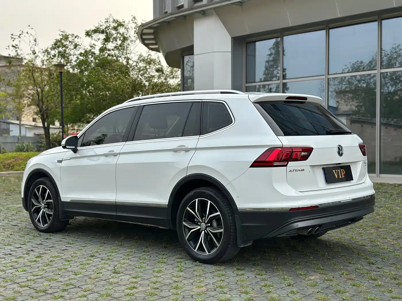 Volkswagen Tiguan L 2019 330TSI Automatic 2WD Smart Luxury Edition China VI фото 6