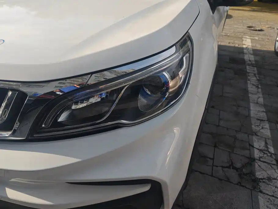 Фото 5 - Geely Vision X3