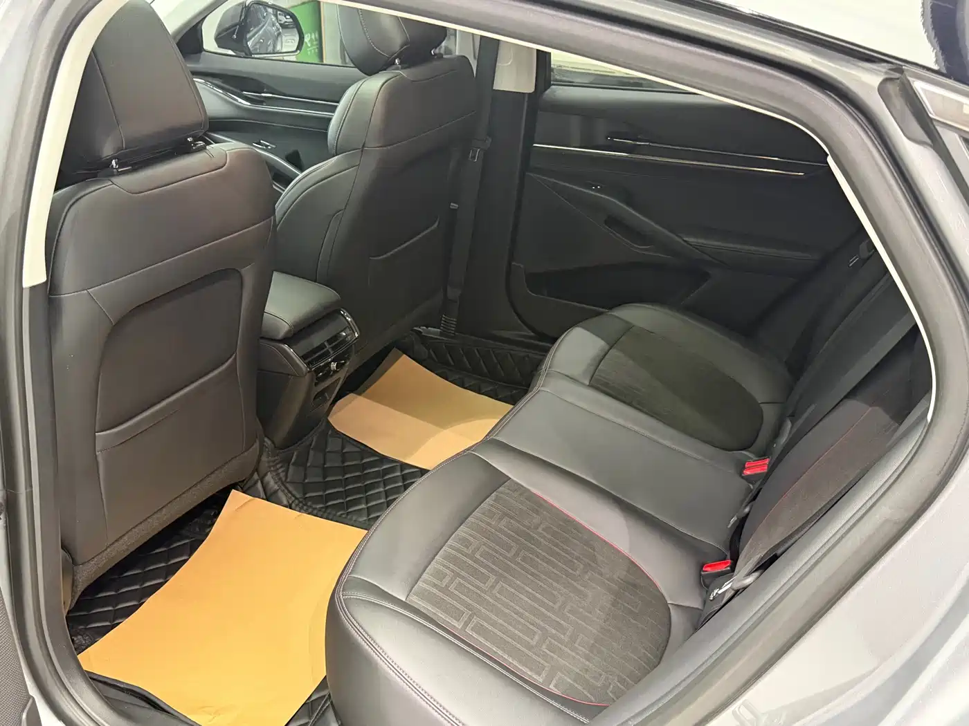 Ford Mondeo 2024 2023 EcoBoost 245 Luxury