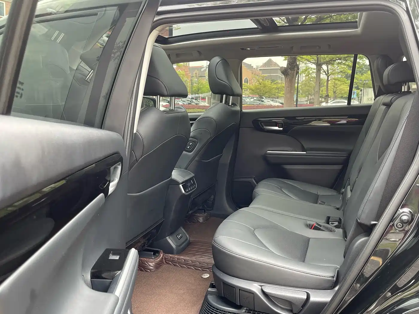 Toyota Highlander 2024 2.5L Smart Hybrid 4WD Luxury 7-seater фото 11