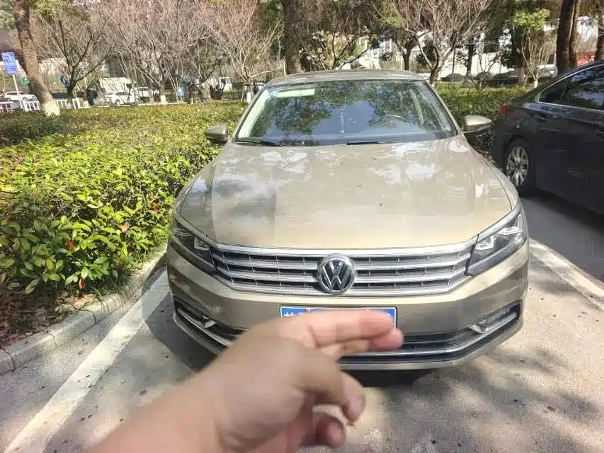Фото 2 - Volkswagen Passat
