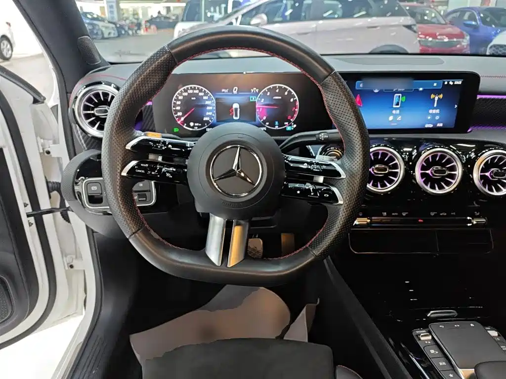 Mercedes-Benz A-Class 2024 A 200 L Fashion Edition фото 11
