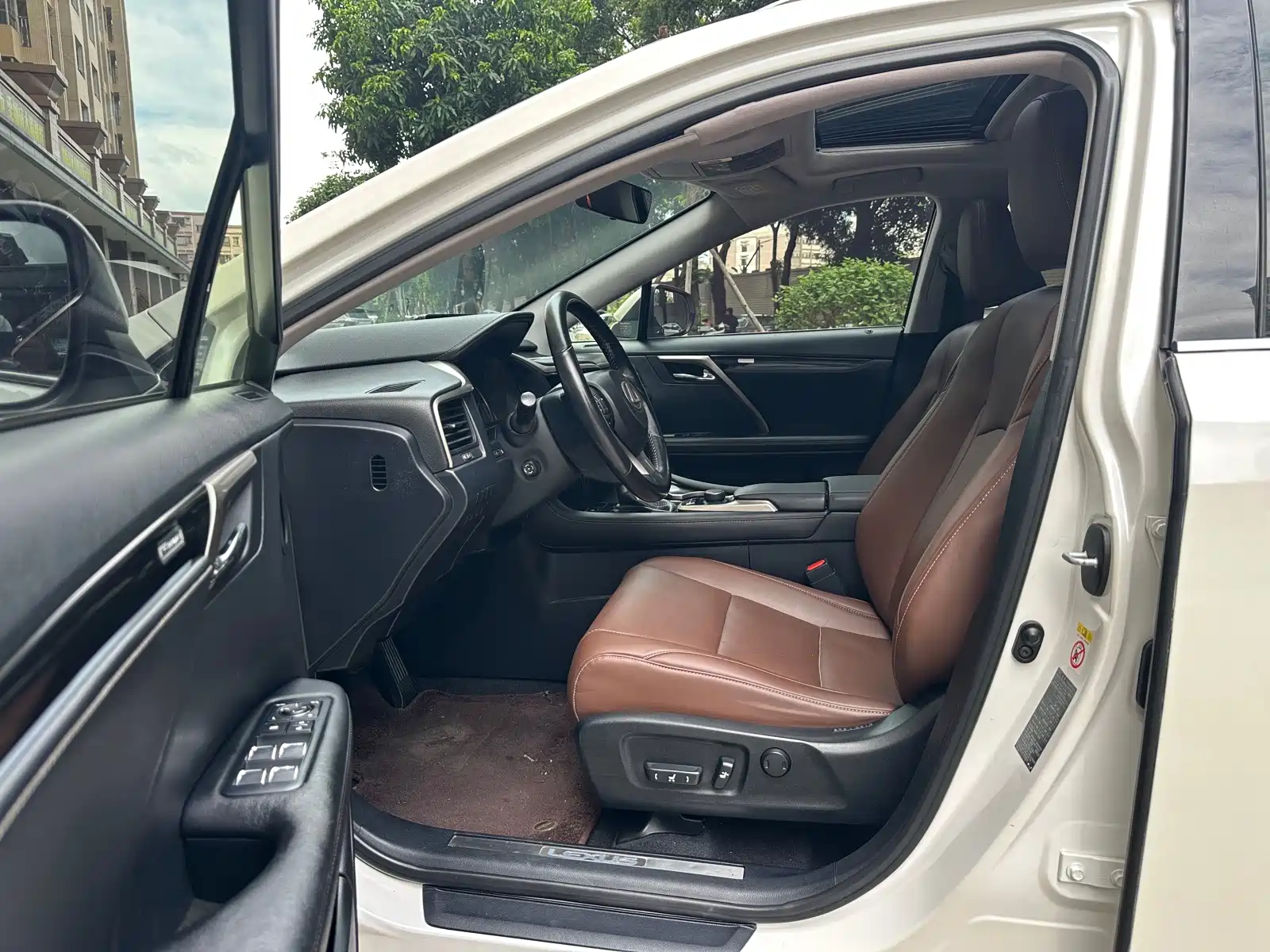 Photo 11 - Lexus RX