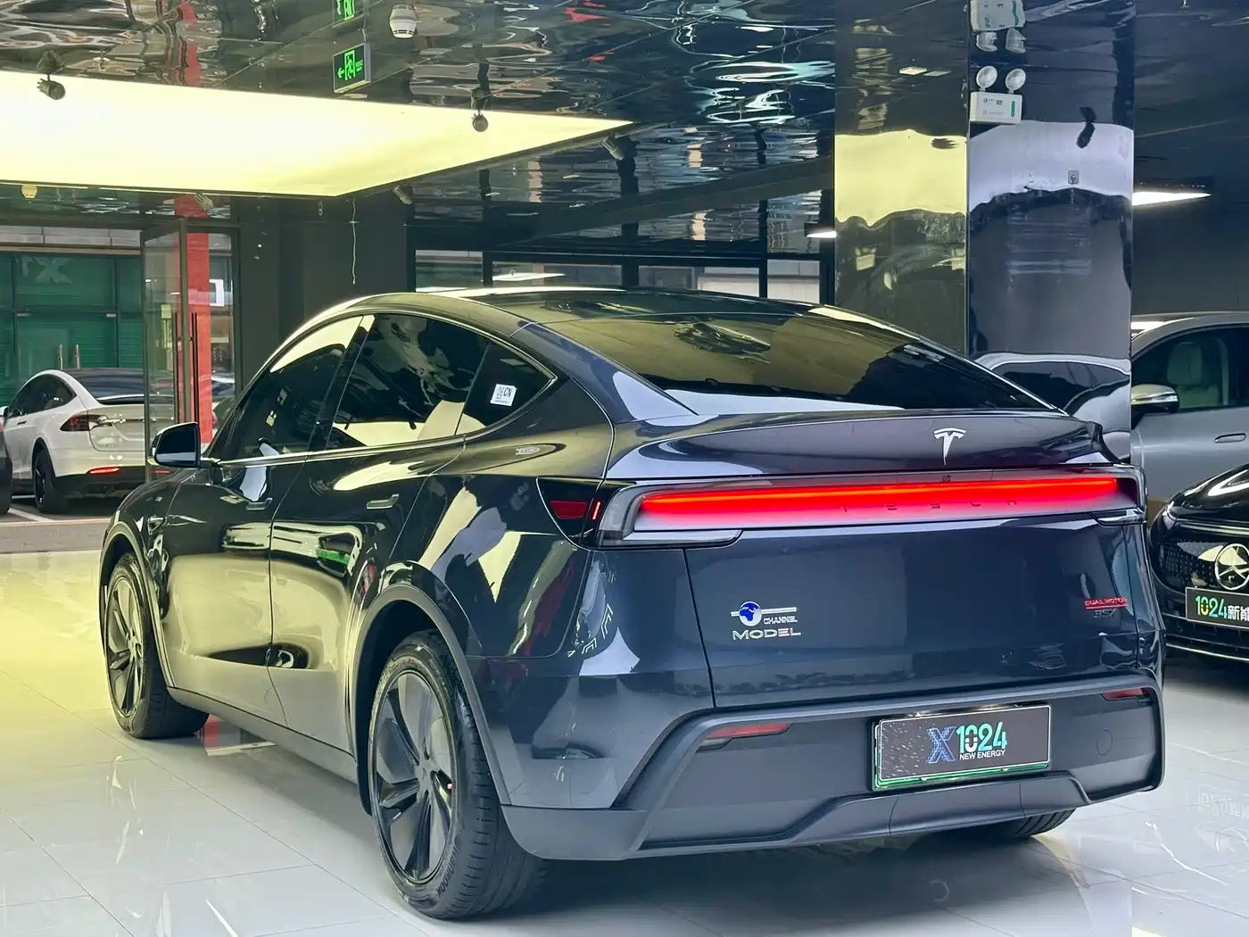 TESLA MODEL Y