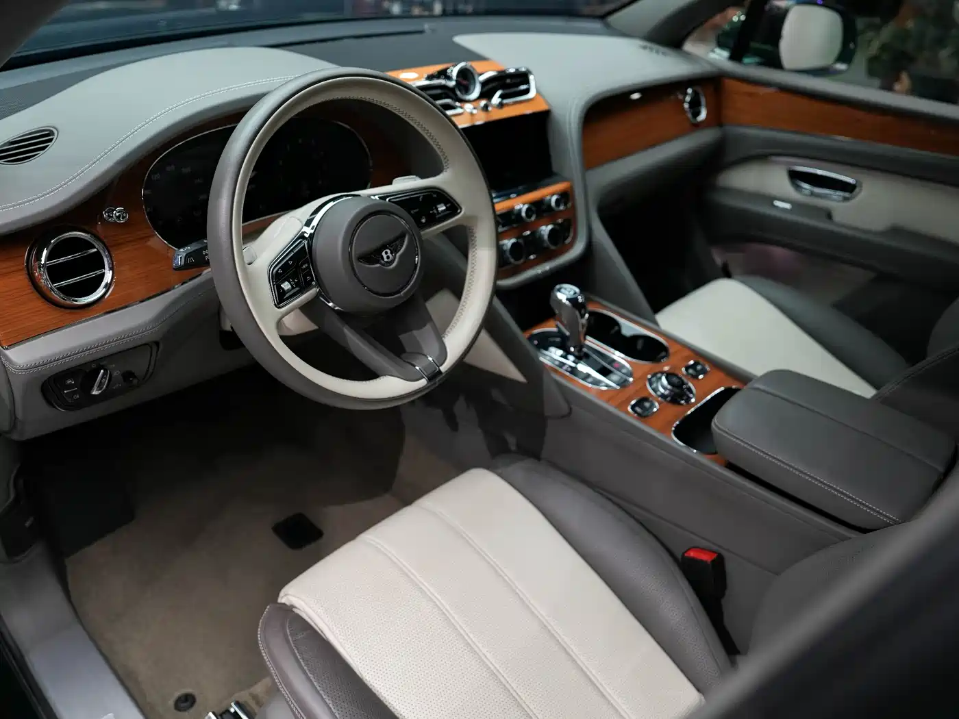 Bentley Bentayga 2021 4.0T V8 фото 35