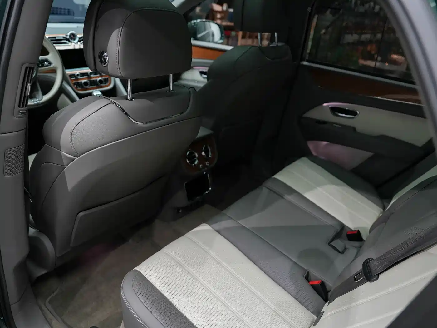 Bentley Bentayga 2021 4.0T V8 фото 24