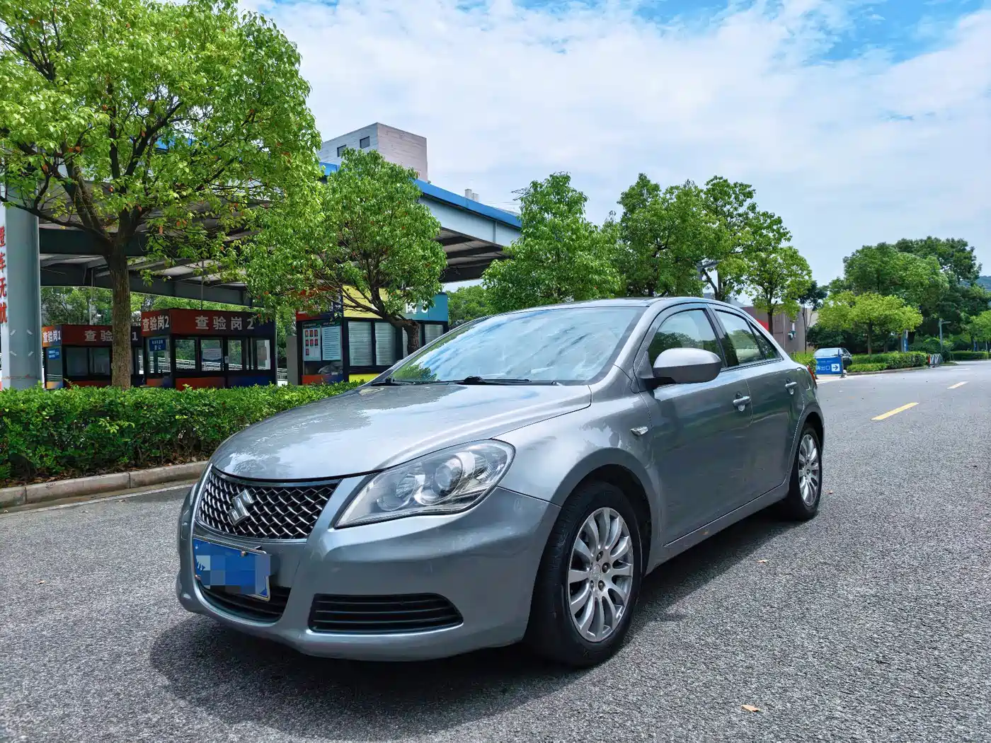Suzuki Kizashi 2014 2011 2.4L 2WD Manual Standard Edition