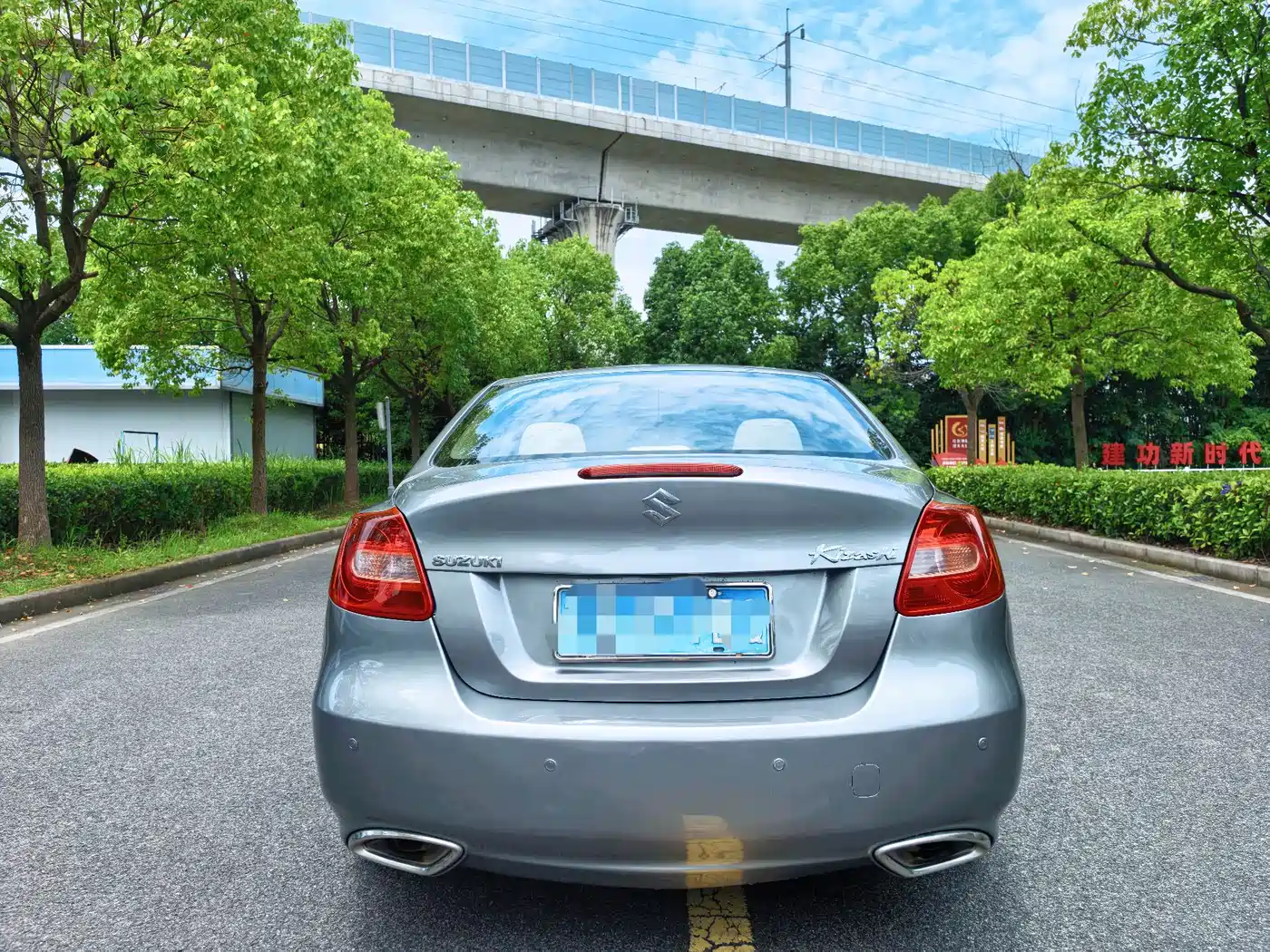 Suzuki Kizashi 2014 2011 2.4L 2WD Manual Standard Edition