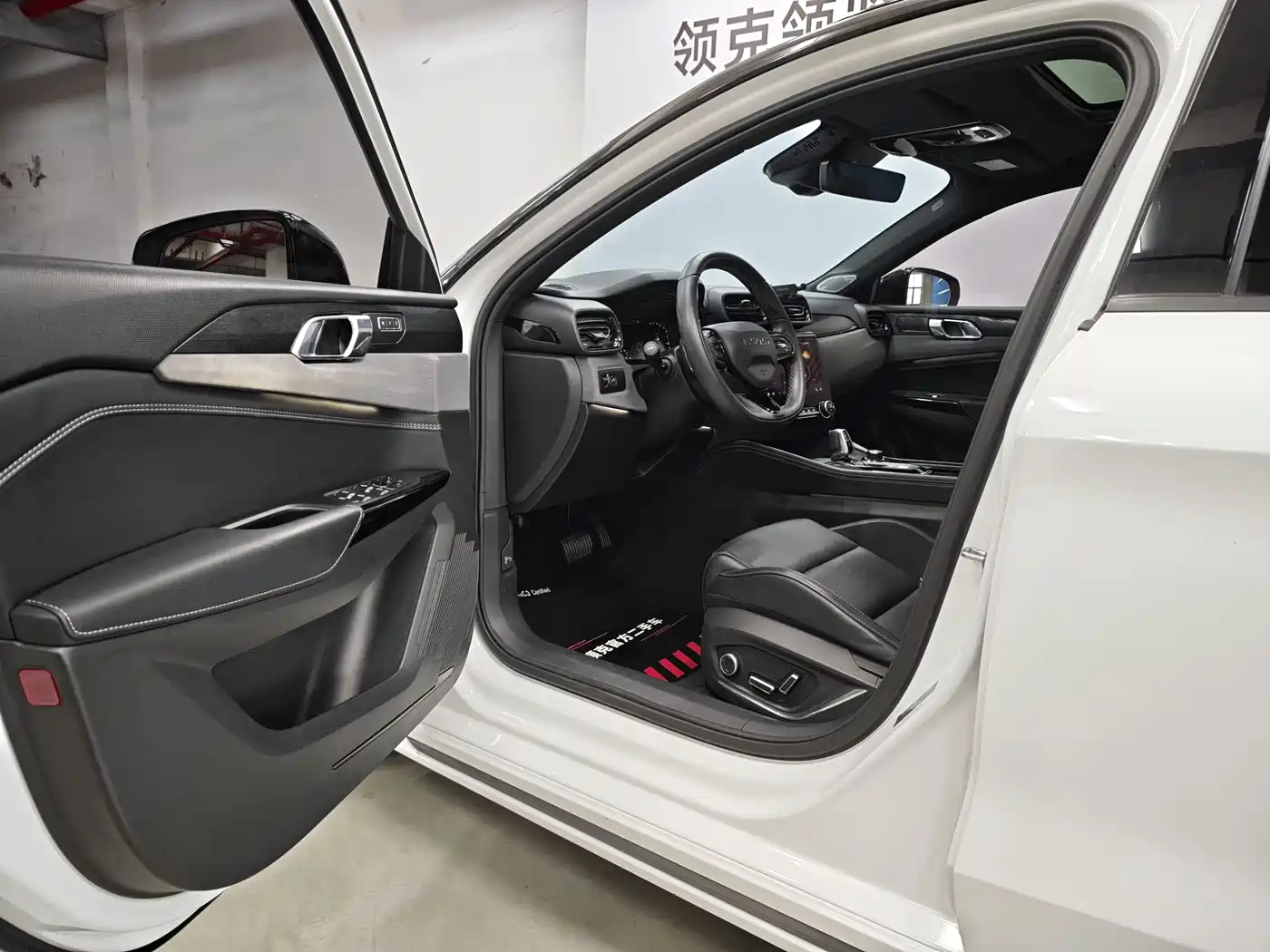 Lynk & Co 02 Hatchback 2022 2.0TD Pro фото 3