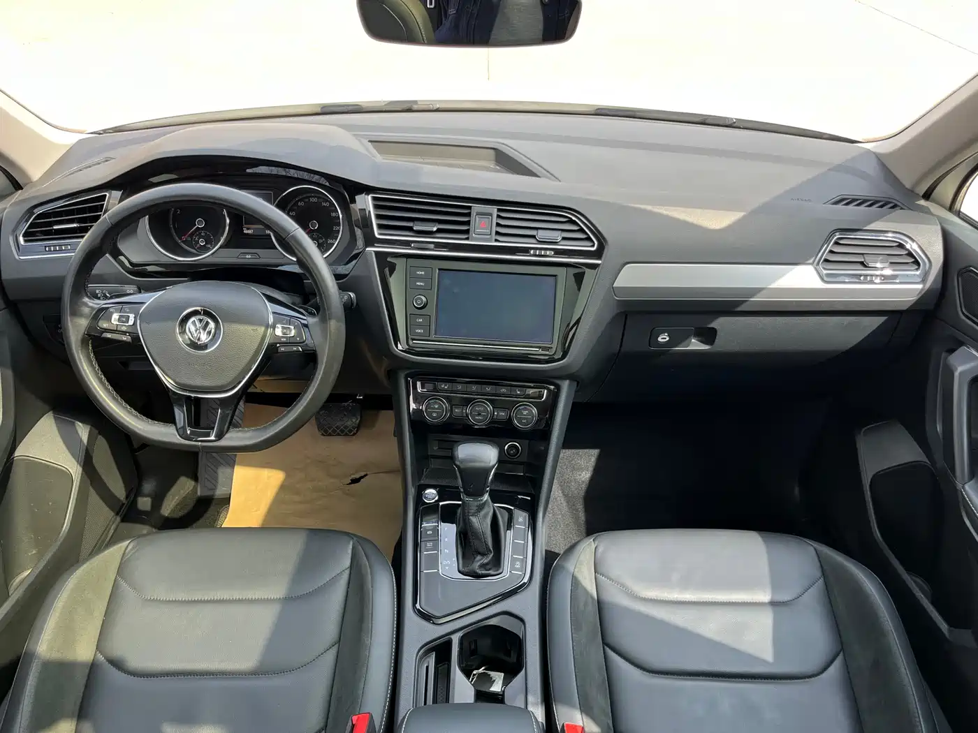 Volkswagen Tiguan L 2018 Facelift 330TSI Automatic 2WD Luxury Edition фото 8