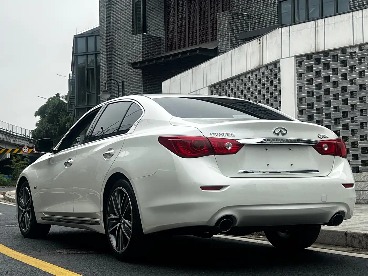 Фото 16 - Infiniti Q50L