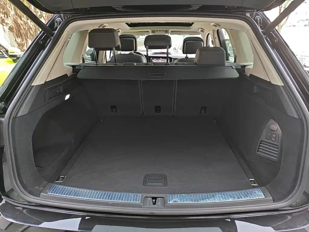 Фото 19 - Volkswagen Touareg