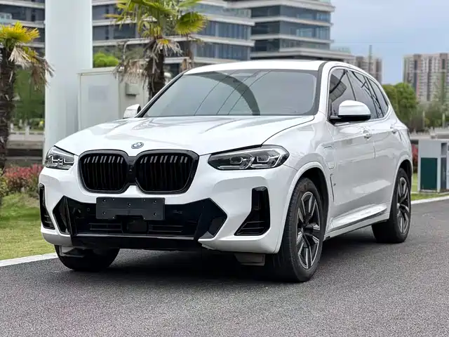BMW iX3 Рестайлинг, Лидер