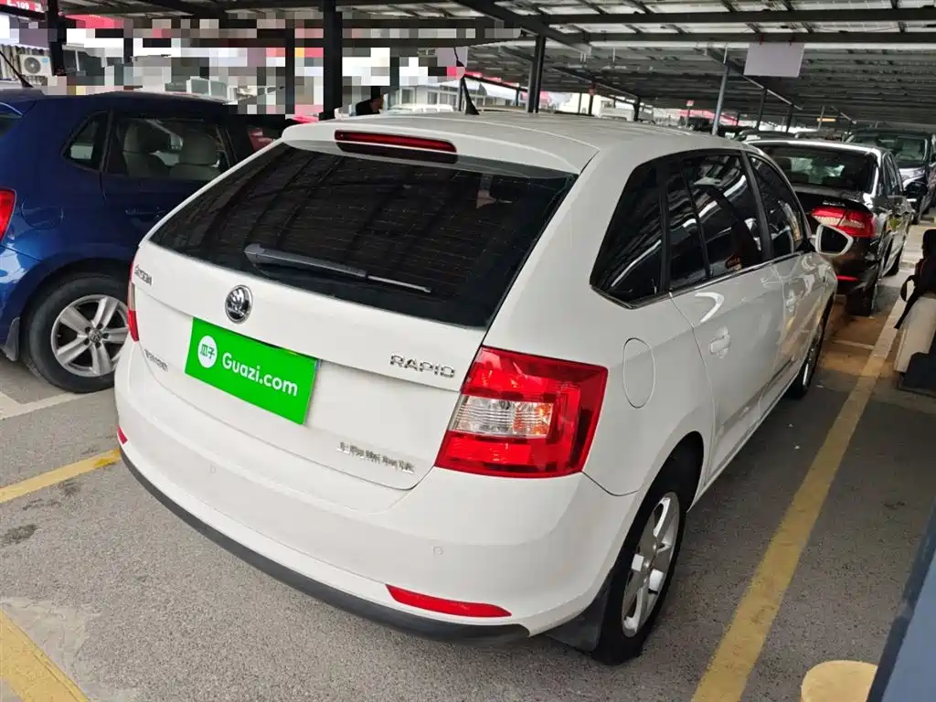 Škoda Skoda Rapid Spaceback 2016 Facelift 1.6L Automatic Innovation Edition фото 7