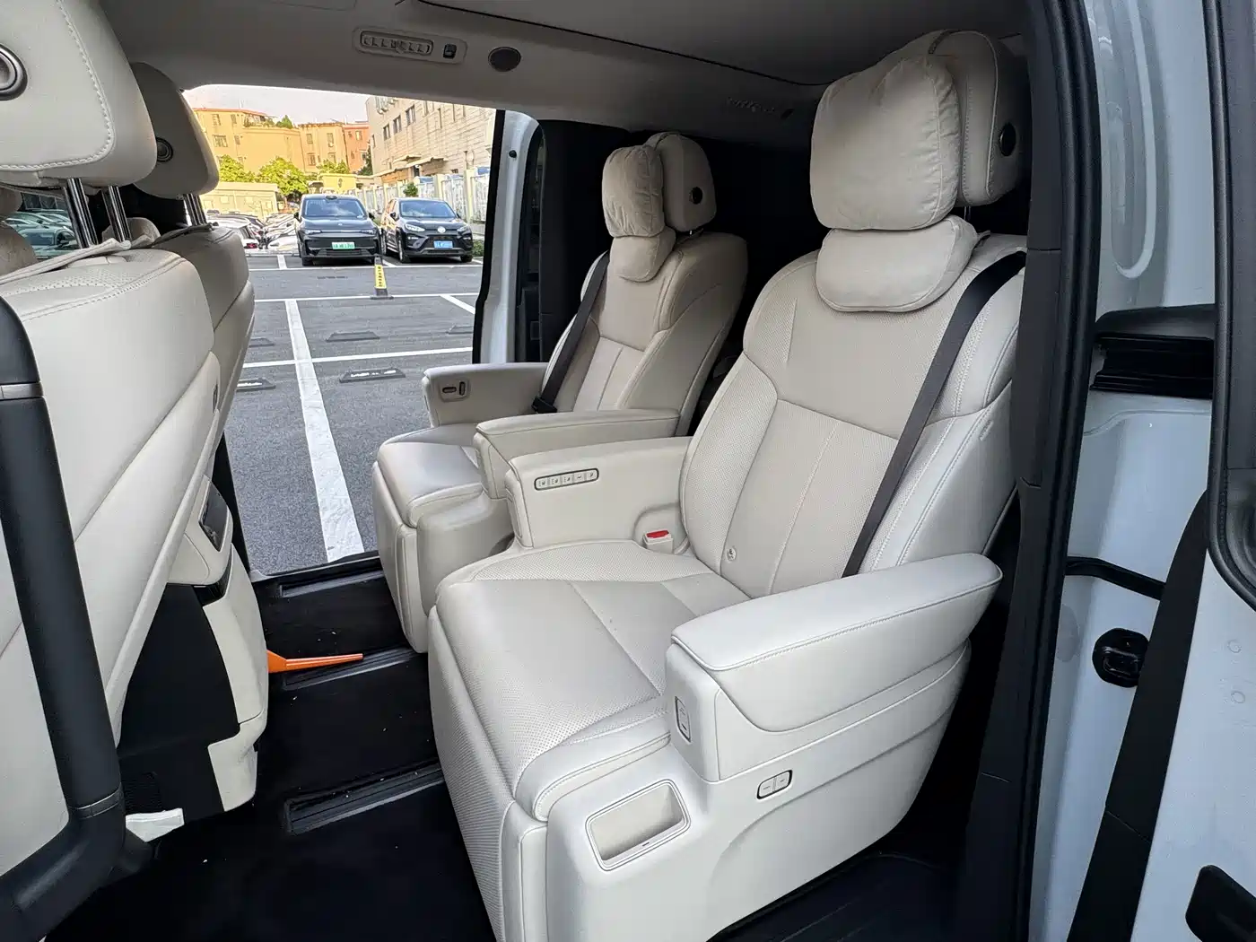 Li Auto MEGA 2025 2025 Model Home Family Special Edition