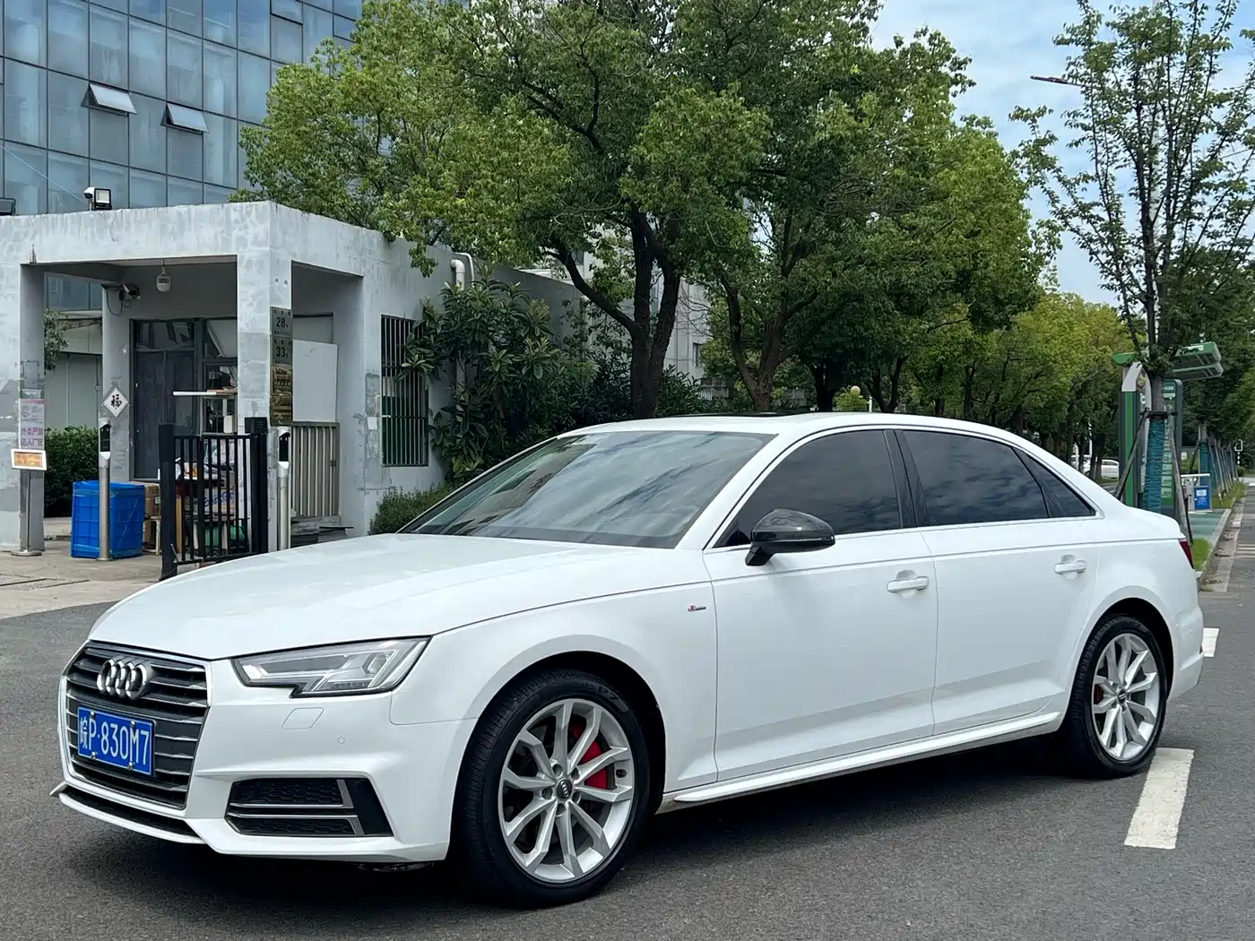 Фото 1 - Audi A4L
