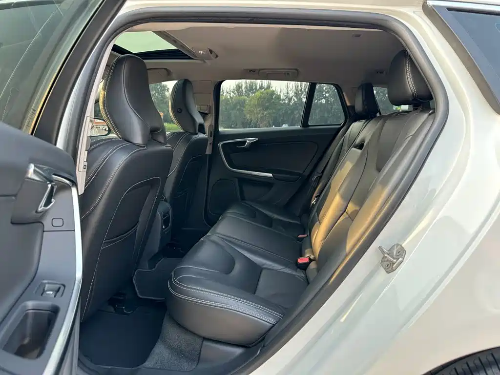 Volvo V60 2013 2014 T5 Wisdom & Elegance