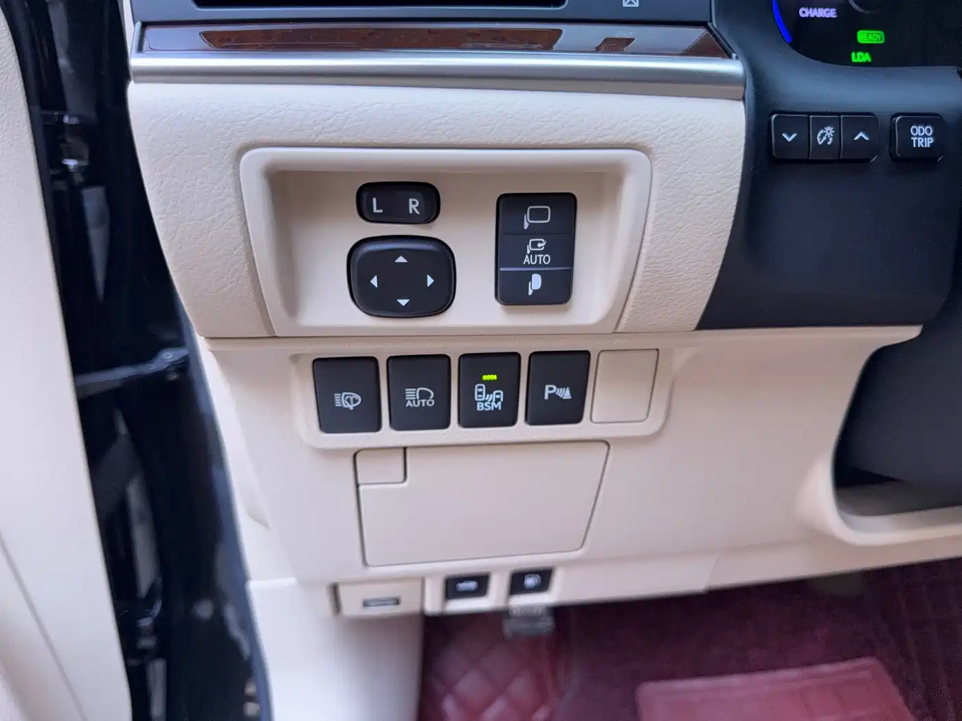 Lexus ES 2013 300h Luxury Edition фото 33
