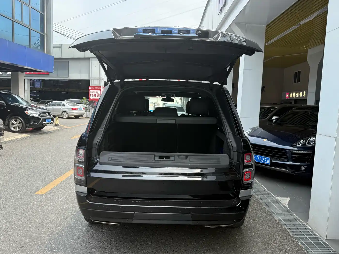 Land Rover Range Rover 2017 3.0 SC V6 Golden Age Edition фото 27