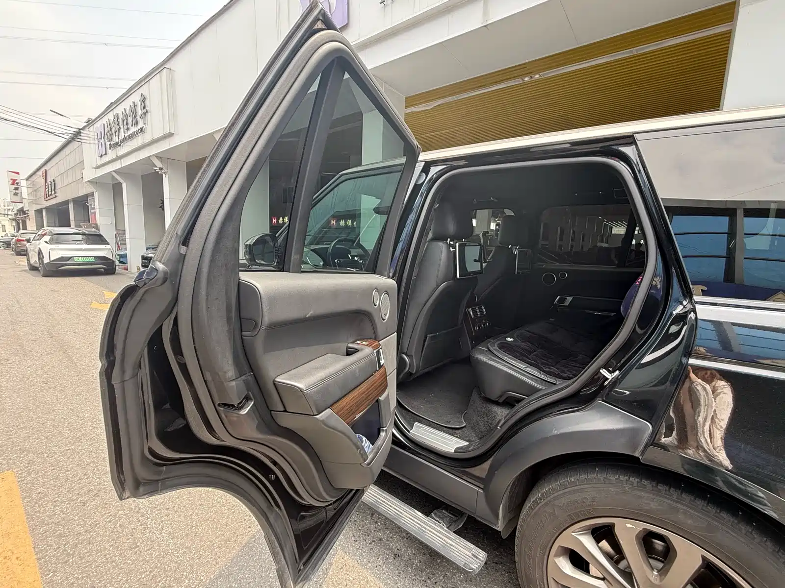 Photo 15 - Land Rover Range Rover