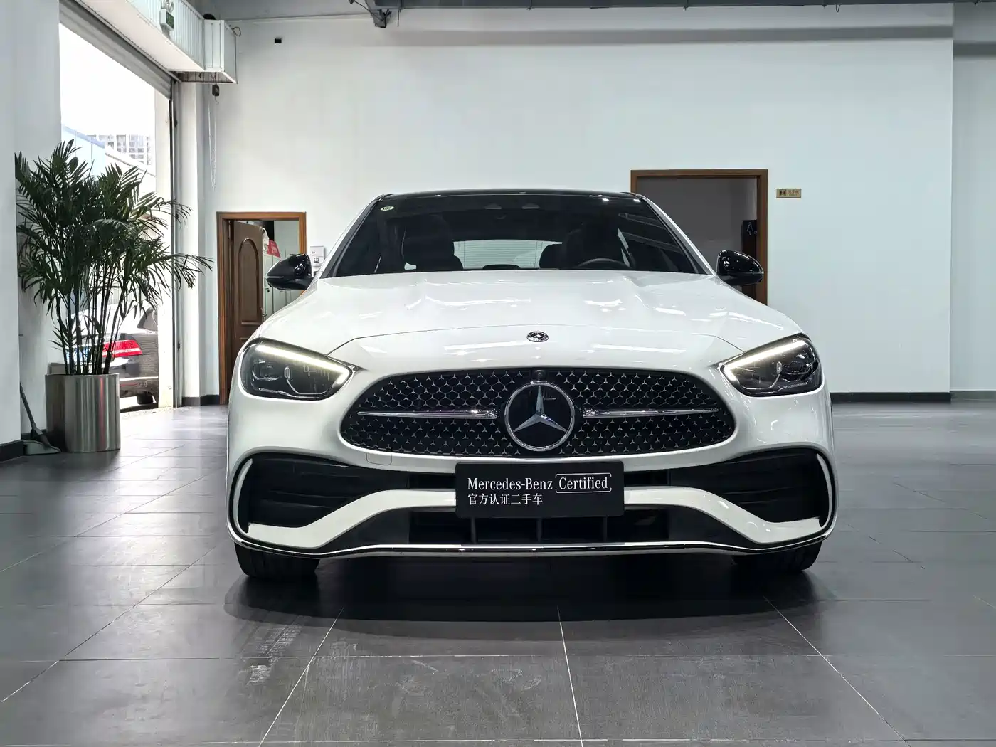 صورة 2 - Mercedes-Benz C-Class
