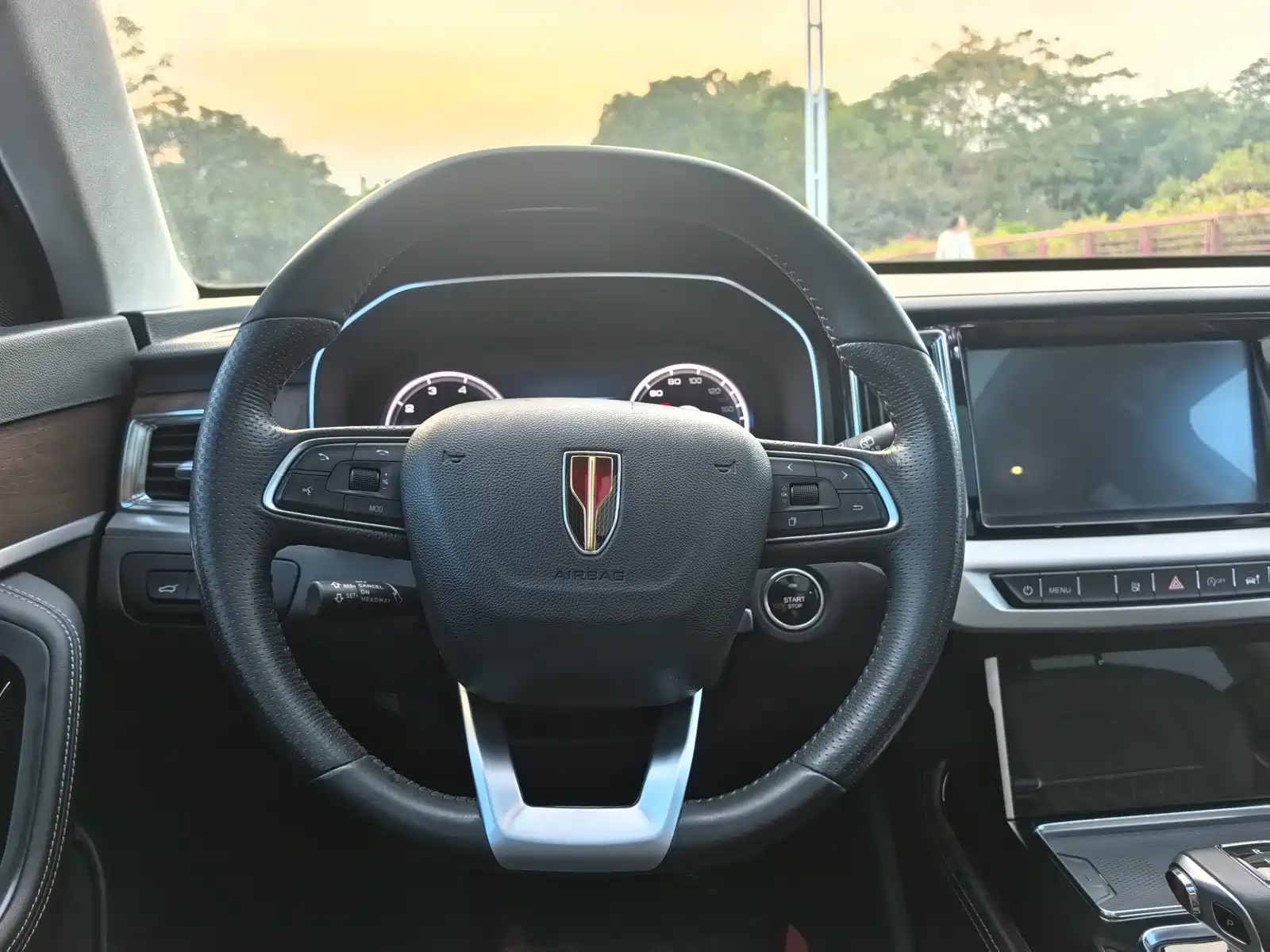 Photo 8 - Hongqi HS7
