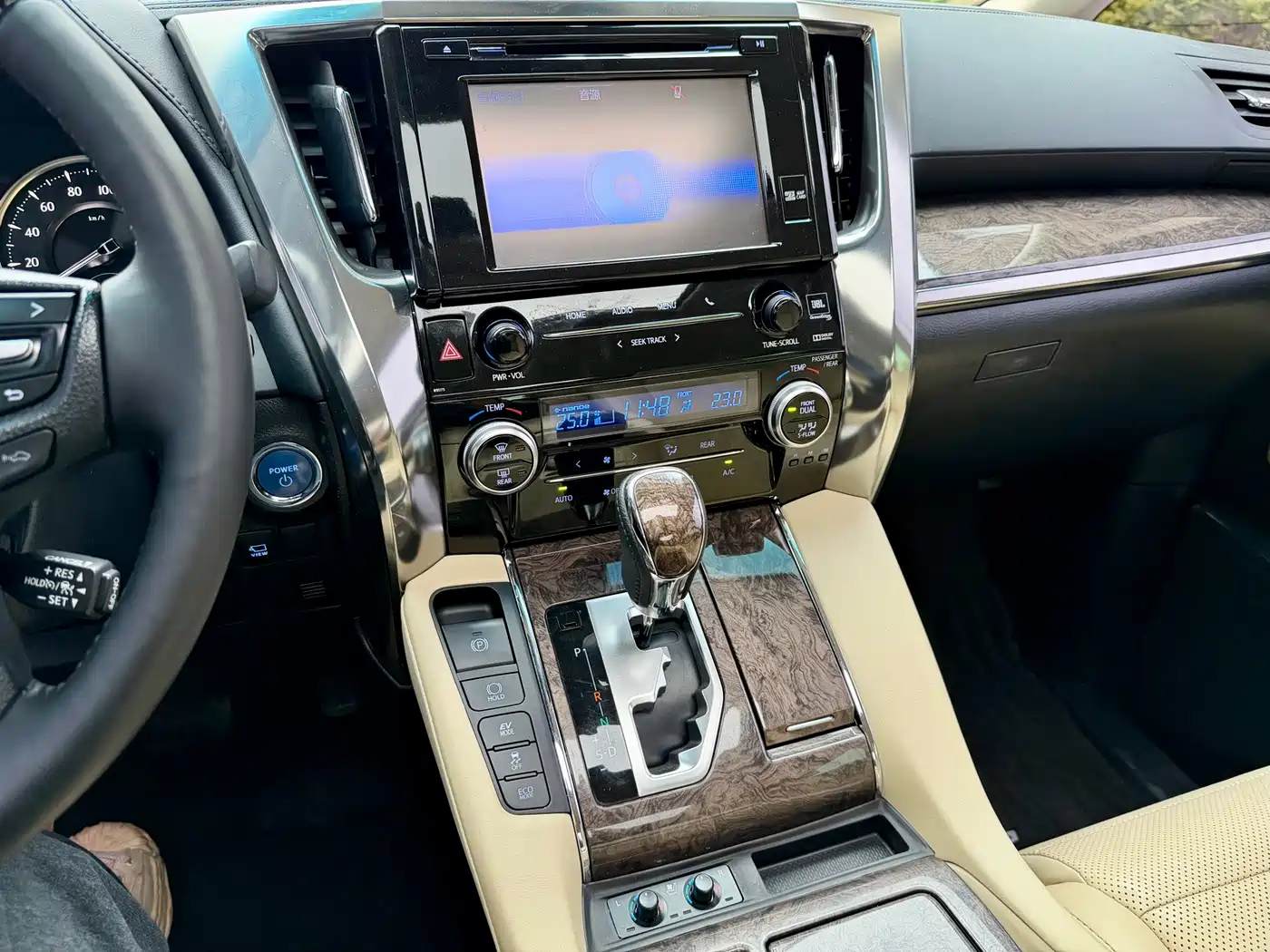 Toyota Alphard 2019 Hybrid 2.5L Premium Edition фото 17