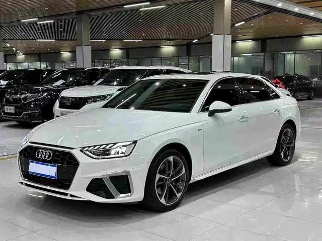 Audi A4L 40 TFSI, Стиль Драйв