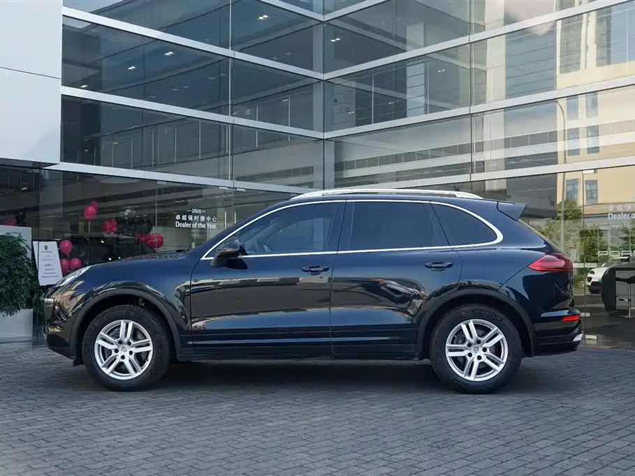 صورة 2 - Porsche Cayenne