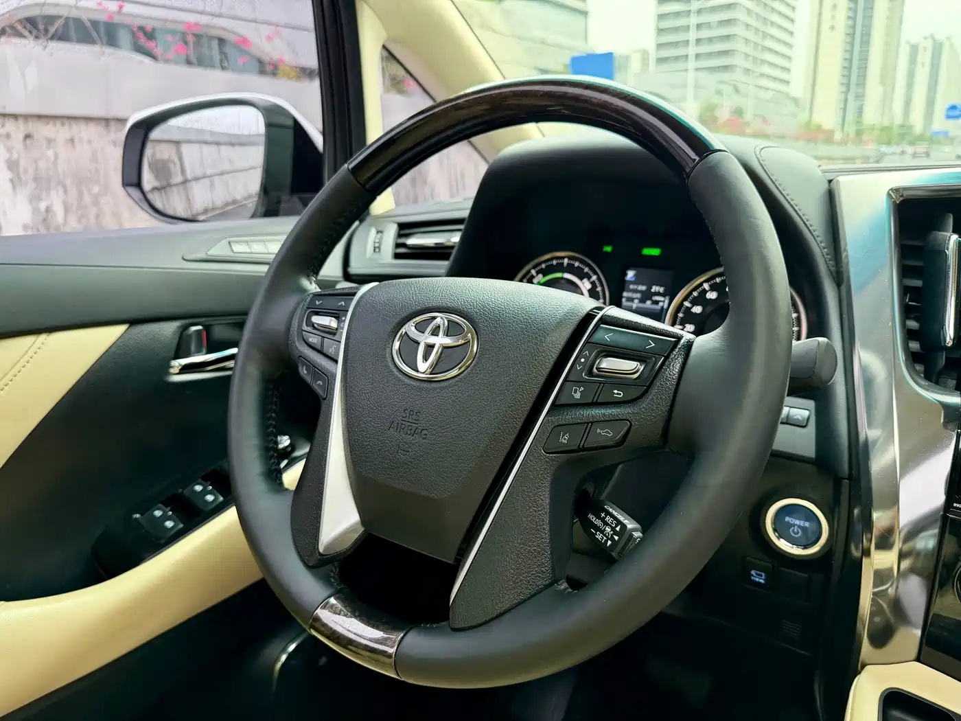 Toyota Alphard 2019 Hybrid 2.5L Premium Edition фото 31