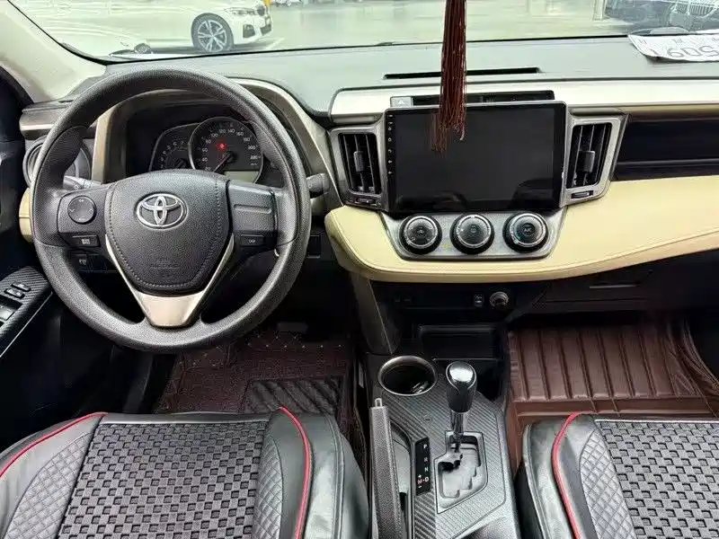 صورة 4 - Toyota RAV4 Rongfang