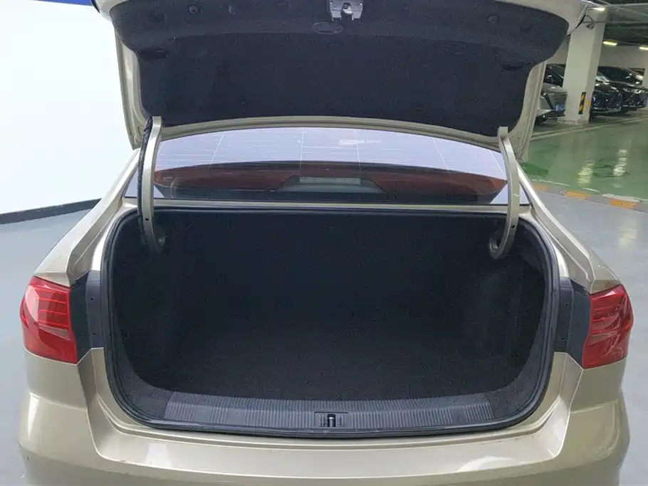 Volkswagen Bora 2018 1.5L Automatic Fashion фото 4