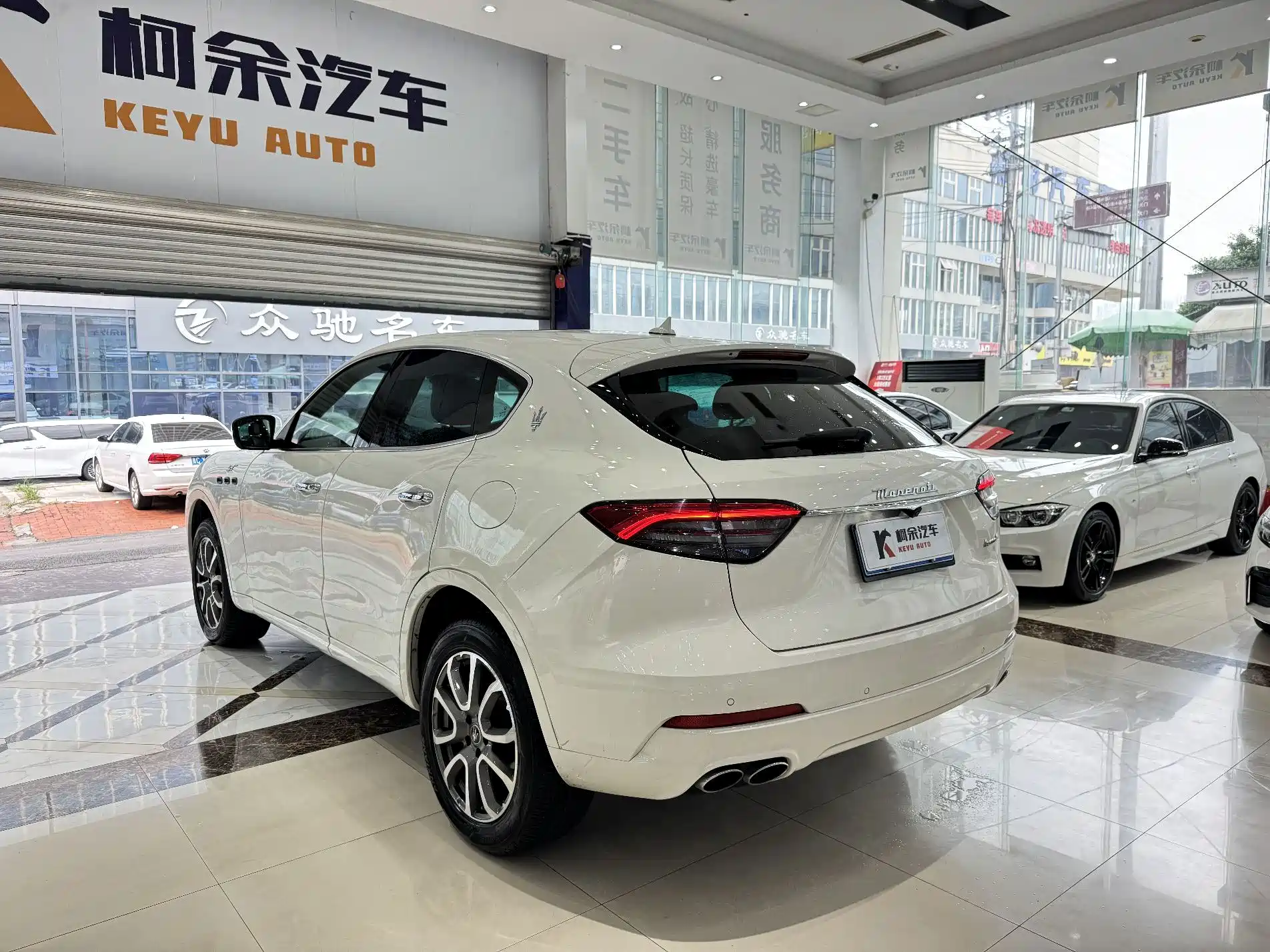 Photo 17 - Maserati Levante