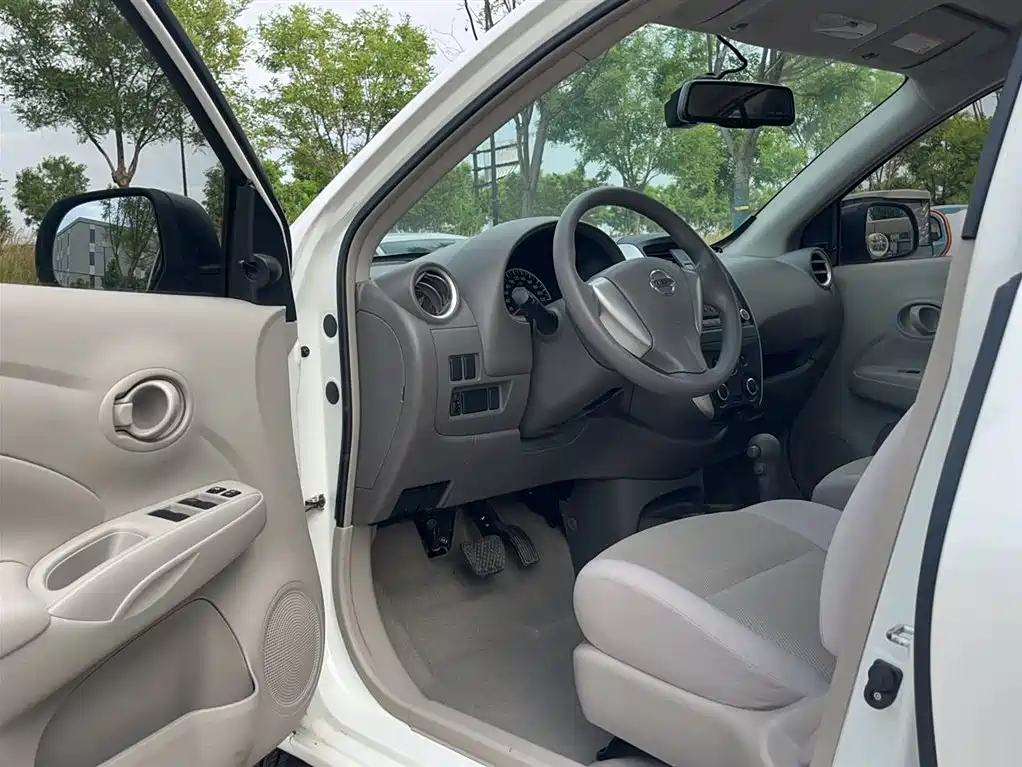 Nissan Sunny 2017 2016 1.5XE CVT Leading Edition