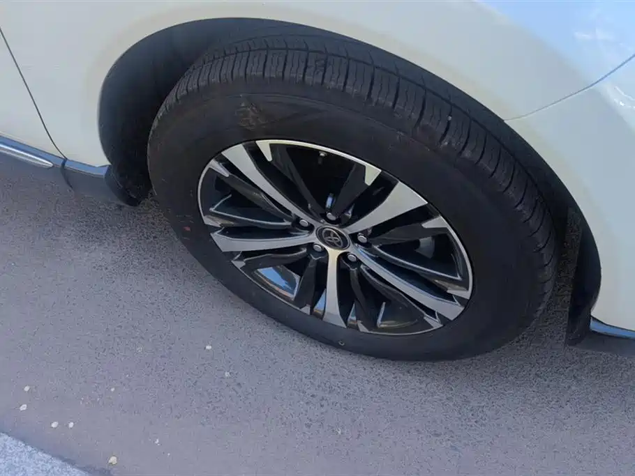 Toyota Venza 2022 2.0L CVT 2WD Luxury фото 6