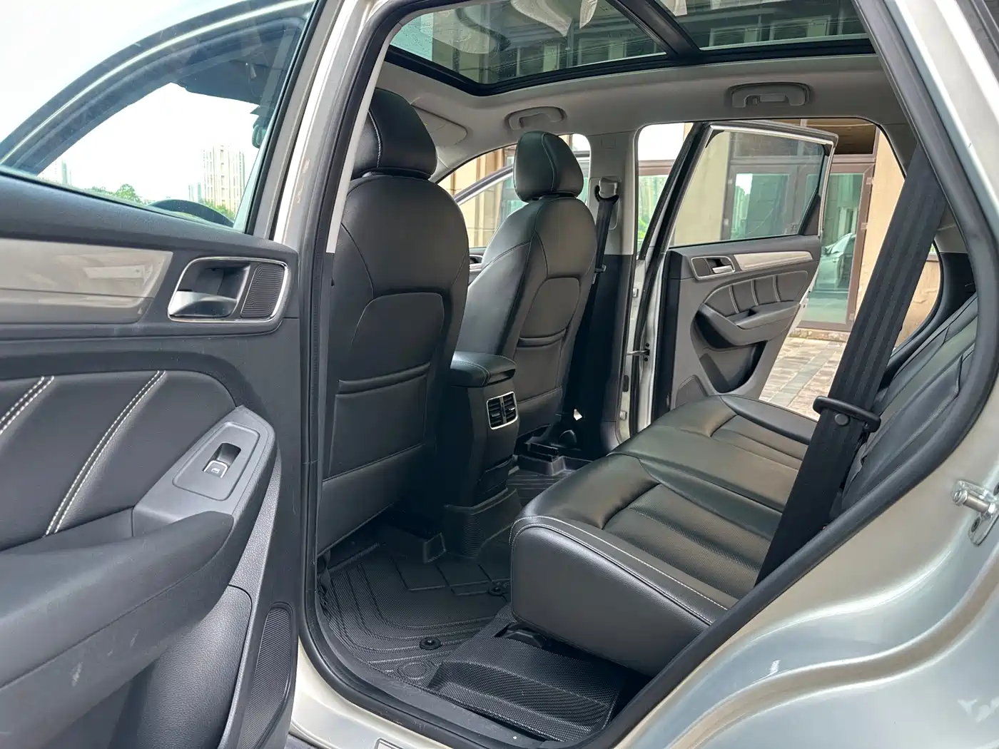 ROEWE RX5 NEW ENERGY