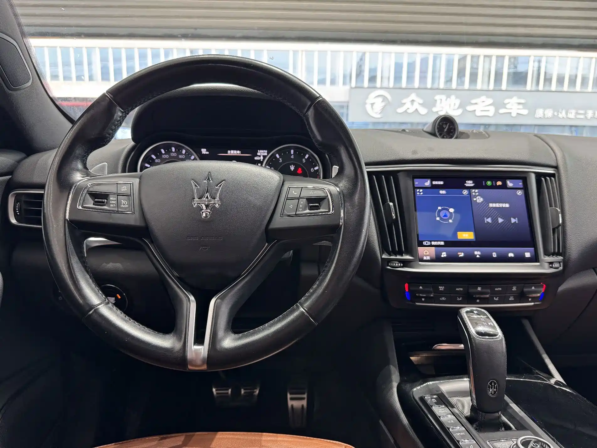 Photo 9 - Maserati Levante