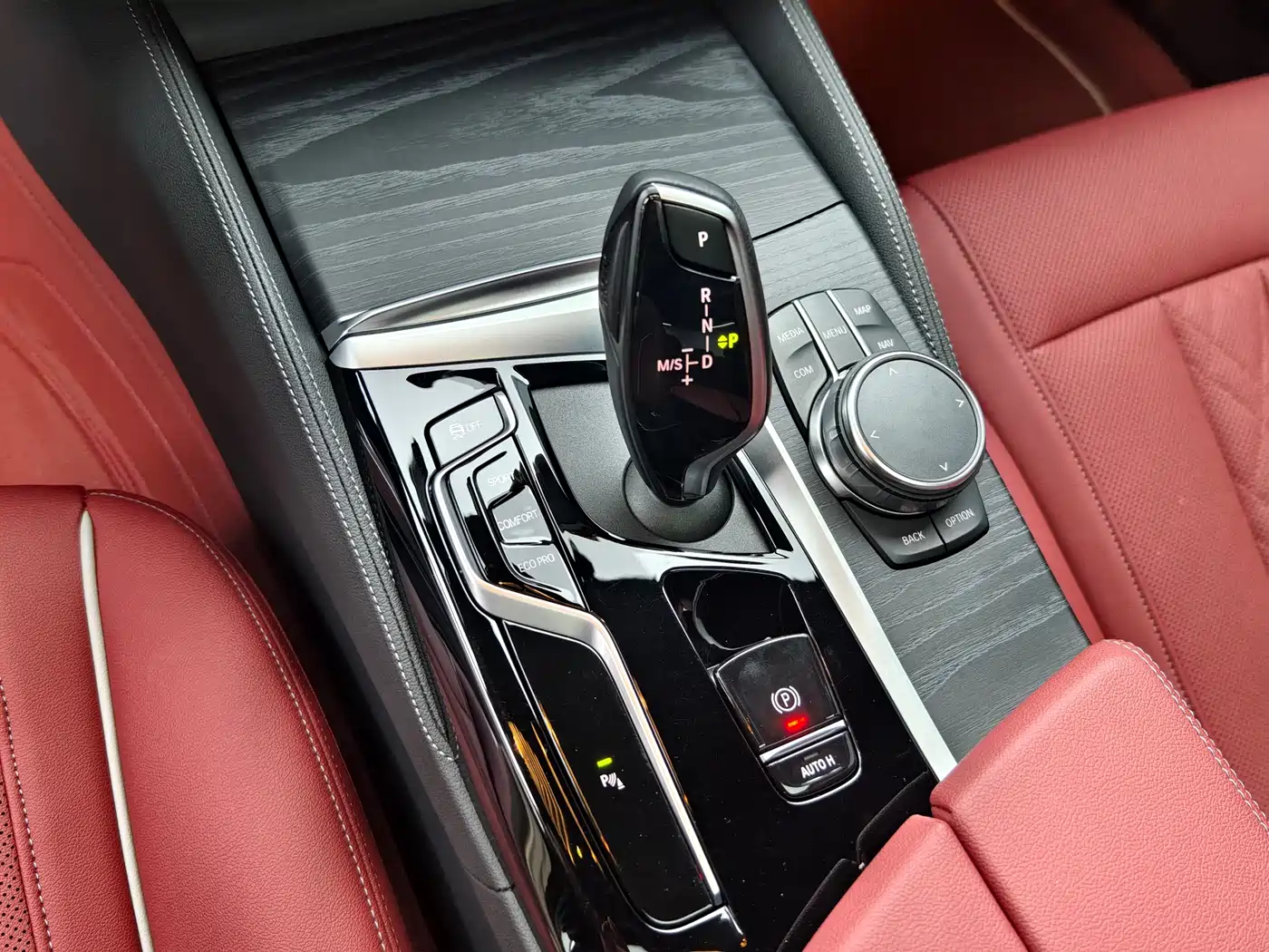 BMW 5 Series 2023 530Li Leading M Sport Package фото 11