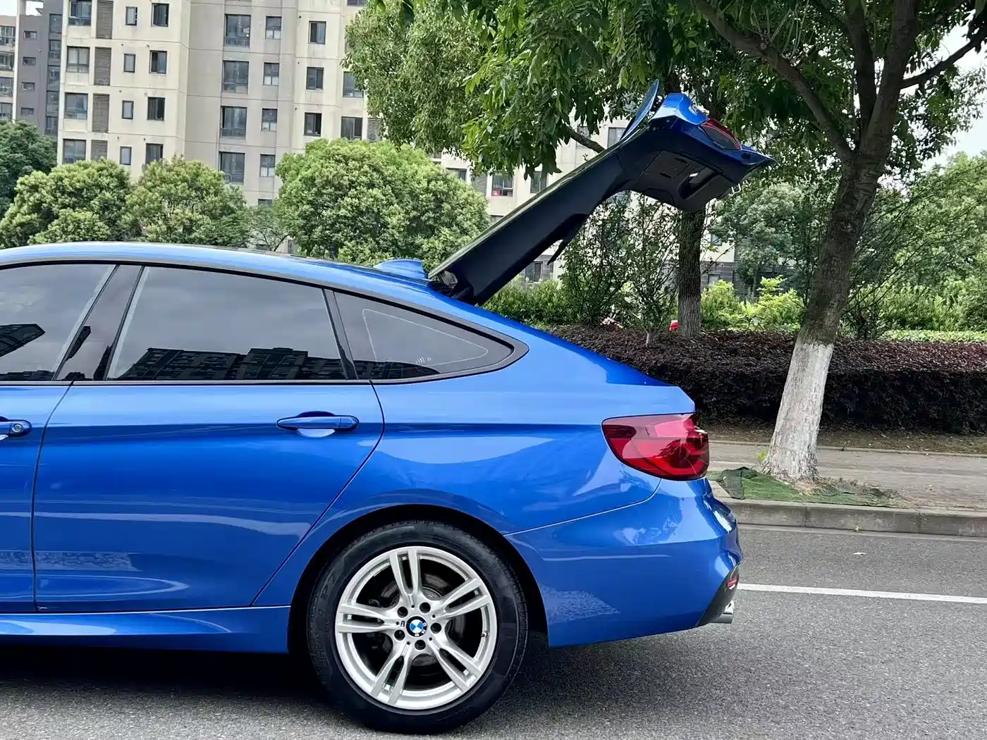 BMW 3 Series GT 2019 320i M Sport Package фото 18