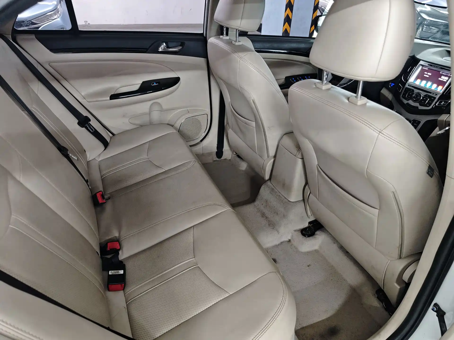 Фото 9 - BYD e5