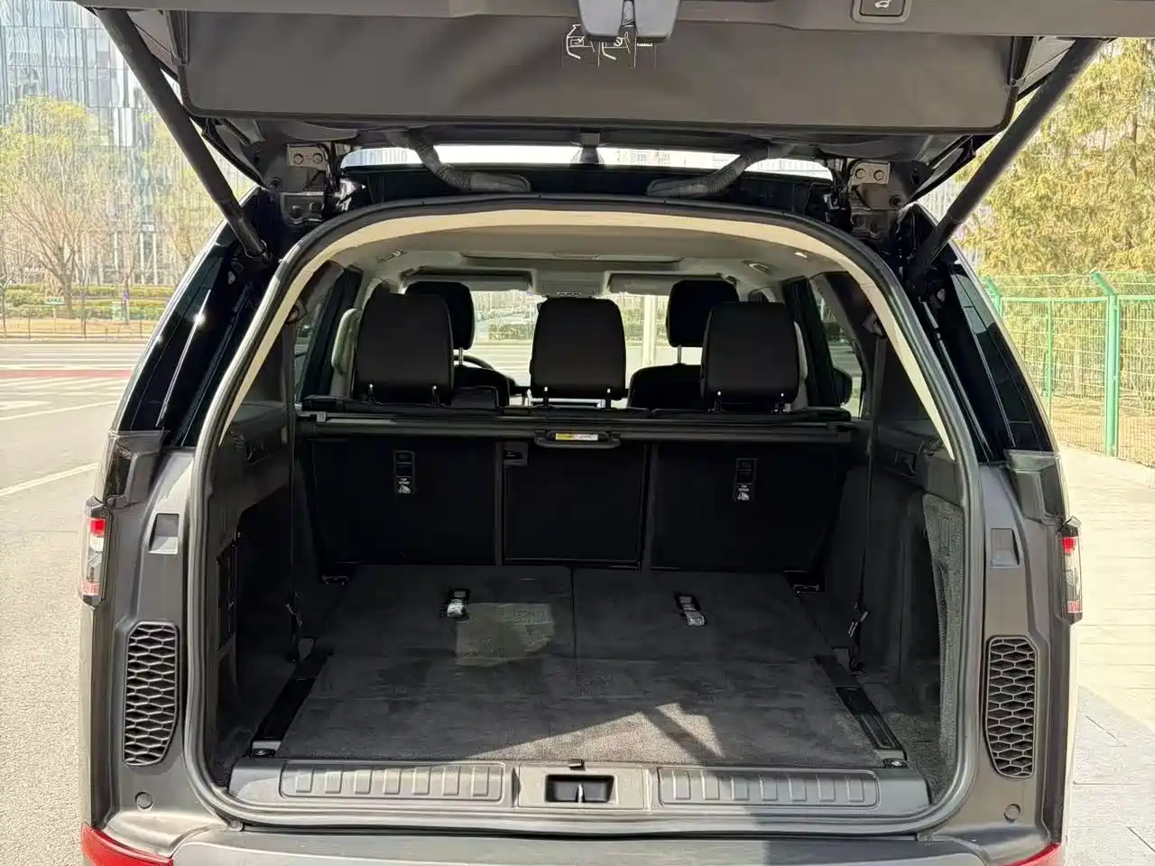 Land Rover Discovery 2017 3.0 SC V6 SE фото 19