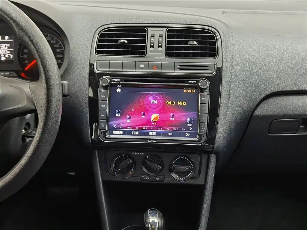 Volkswagen Polo 2016 1.4L Automatic Trend фото 12