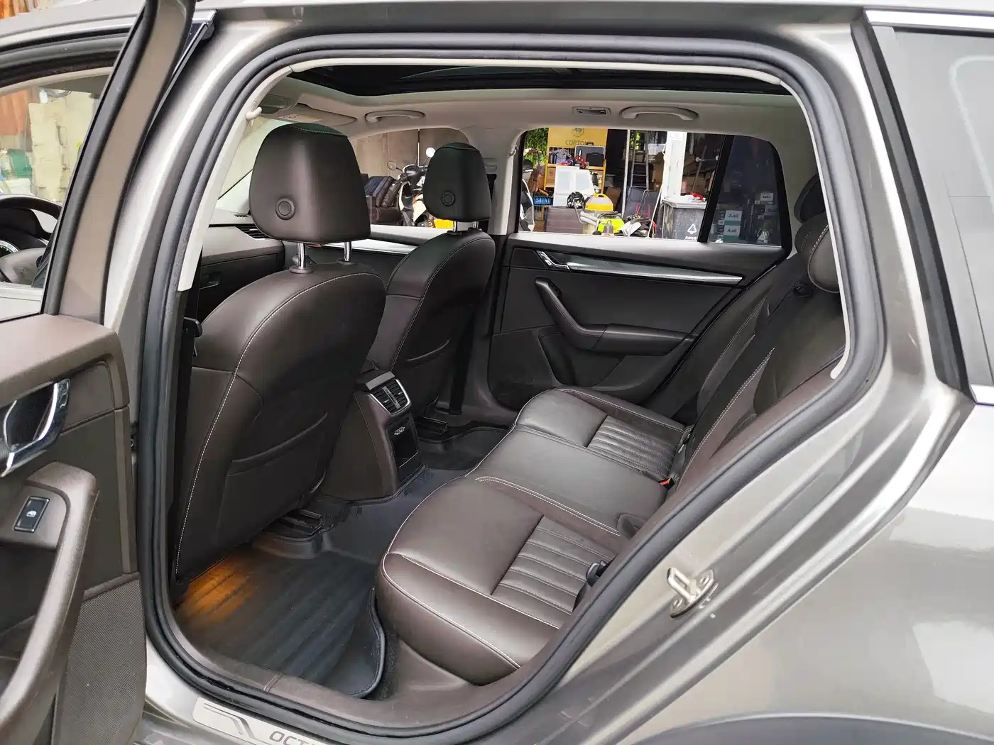 Škoda Octavia 2019 Wagon TSI280 DSG Flagship Edition China V фото 12