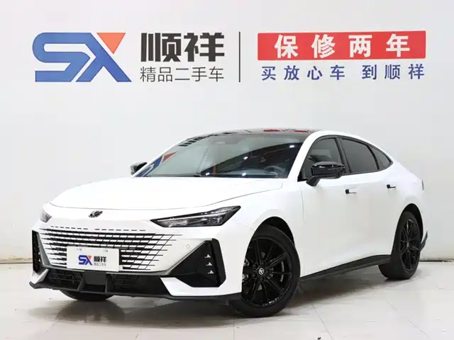 Changan UNI-V 2023 1.5T Luxury Edition — фото 1