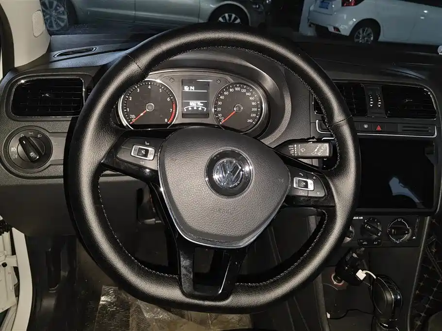 Volkswagen Polo 2016 1.6L Automatic Comfort фото 15