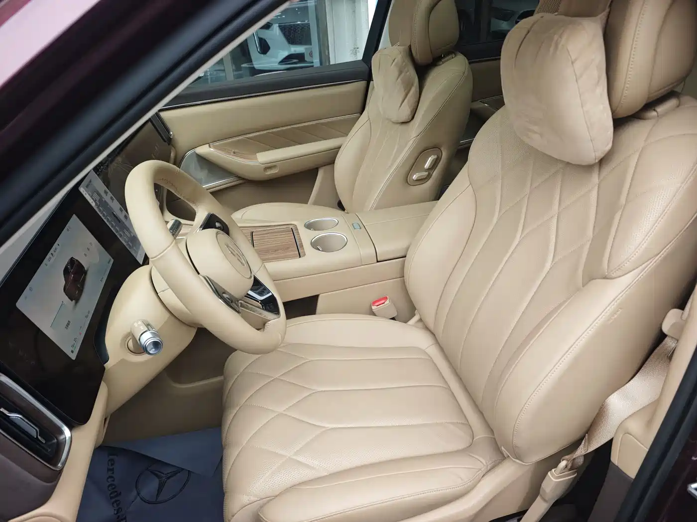 AITO Wenjie AITO M8 2025 Model Extended Range Ultra Edition 53.4kWh 5-Seater фото 17