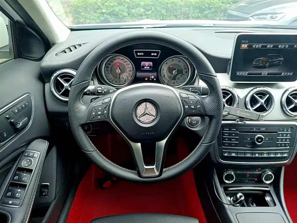 Mercedes-Benz GLA 2016 GLA 220 4MATIC Luxury фото 11