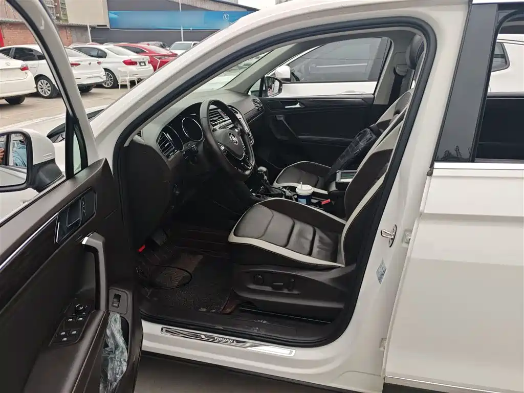 Volkswagen Tiguan L 2018 380TSI Automatic AWD Luxury Edition фото 15