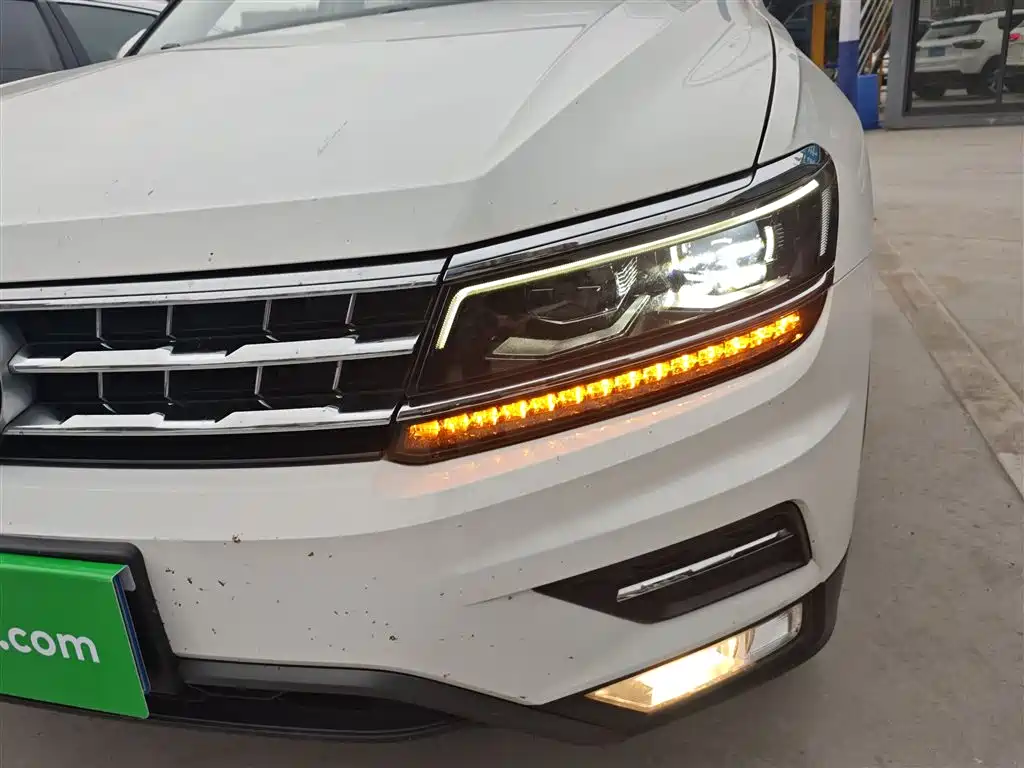 Volkswagen Tiguan L 2018 380TSI Automatic AWD Luxury Edition фото 24