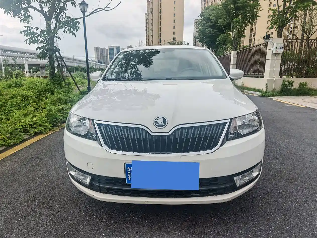 Škoda Skoda Rapid Spaceback 2016 Facelift 1.6L Automatic Innovation Edition